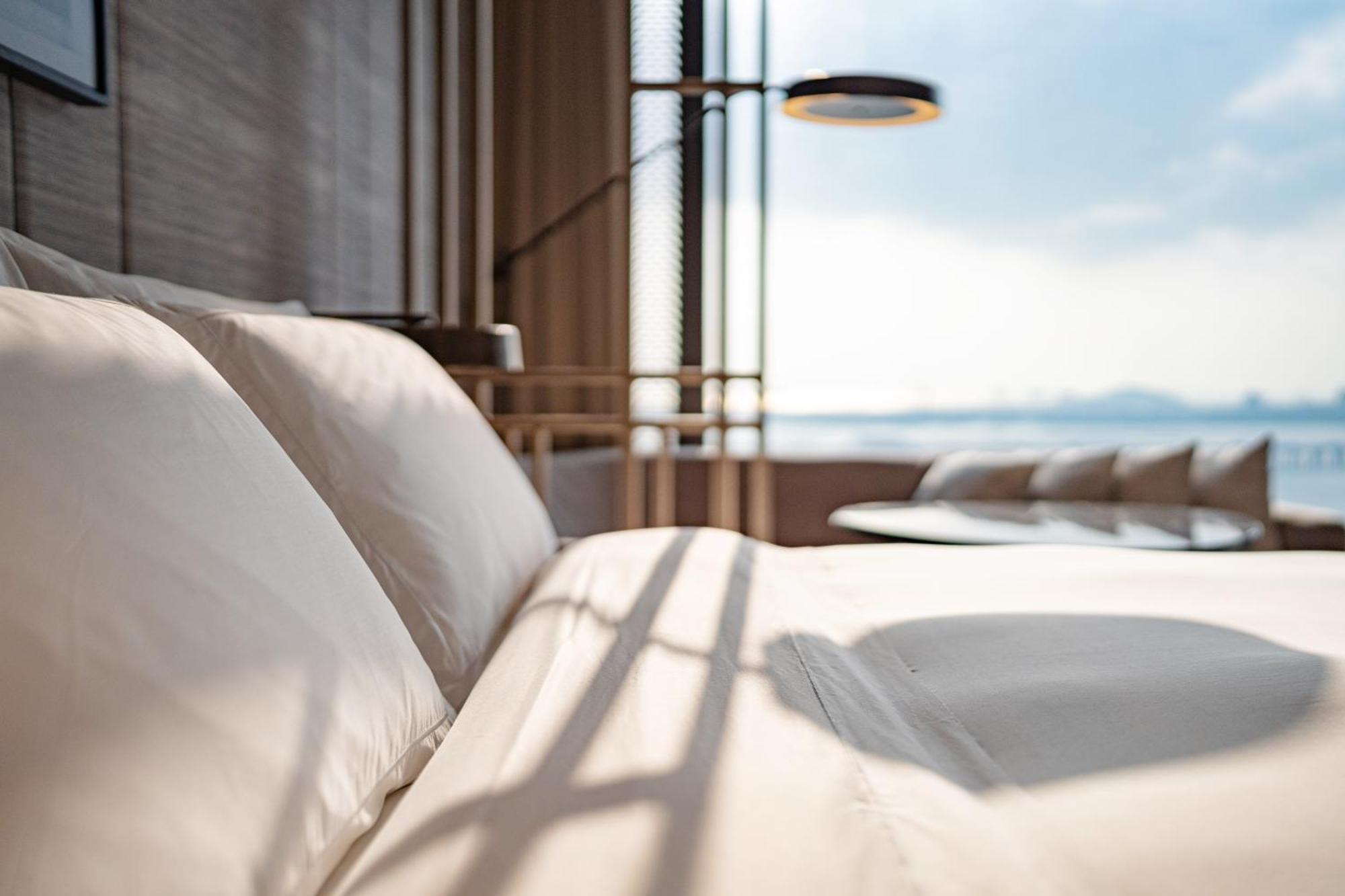 Conrad Shenzhen, The First Art Museum Hotel In Greater Bay Area With The Stunning Bay And Sunset View In The Hotel Terrace Esterno foto